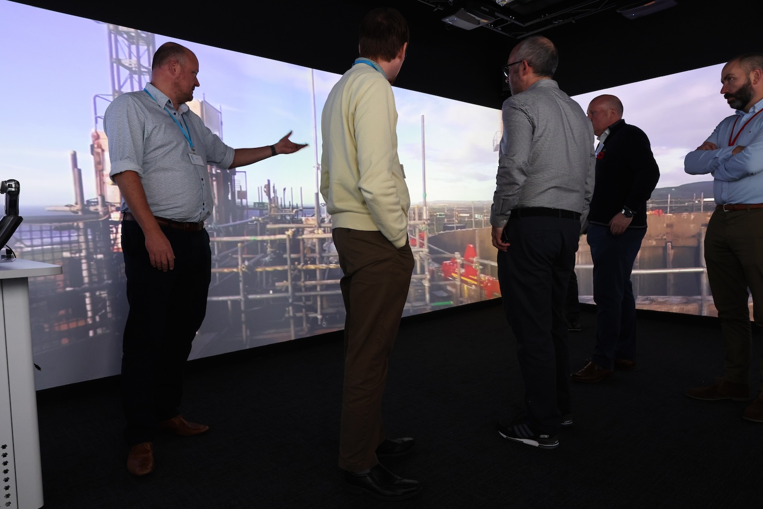 AtkinsRealis team discussing a project in front of an Igloo immersive screen