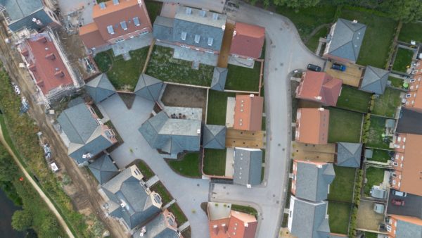 An aerial image of new build housing for housebuilding data opinion